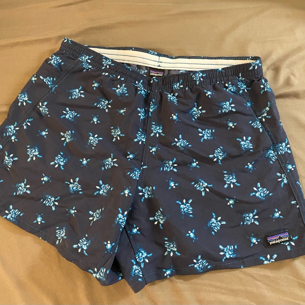 Women’s Patagonia Baggies Size M 5” inseam new with tags